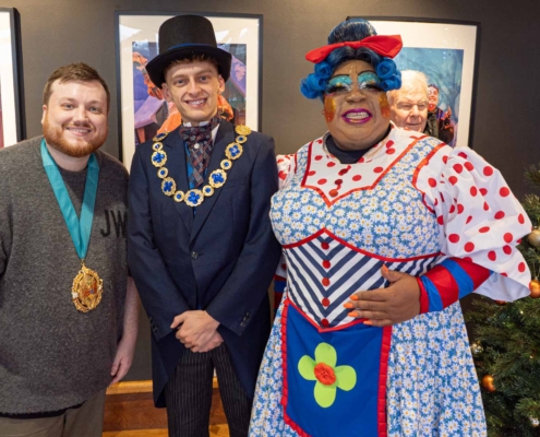 The Rushmoor Mayor with Panto stars