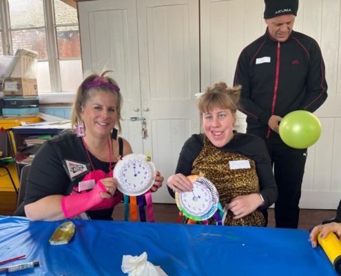 Craft making clocks from paper plates